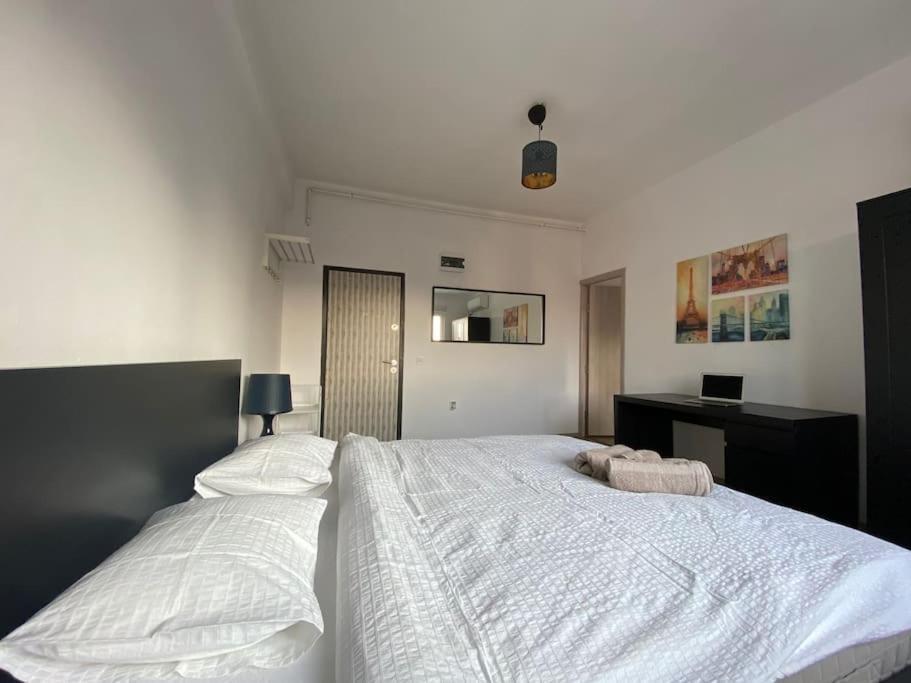 Gorgeous Apartment Near Old Town Букурещ Екстериор снимка