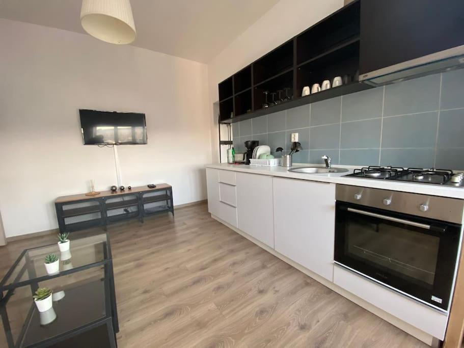 Gorgeous Apartment Near Old Town Букурещ Екстериор снимка