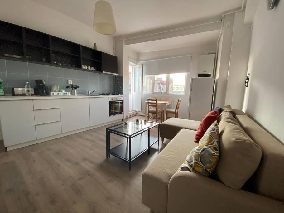 Gorgeous Apartment Near Old Town Букурещ Екстериор снимка